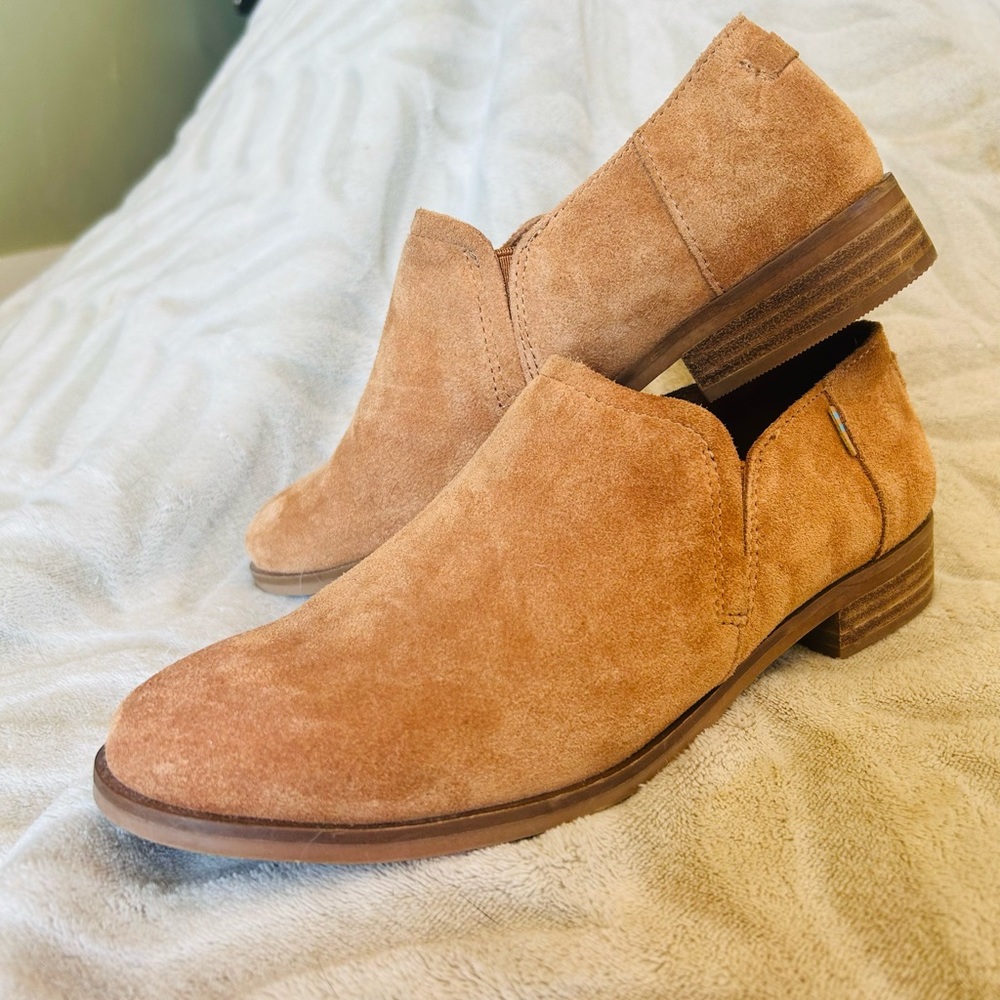 TOMS suede bootie loafers camel brown size 7
